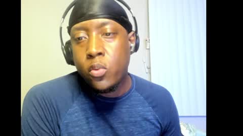 Snapshot of chocdude2877 chatting on 01.05.25 Choc online show from 01.05.25