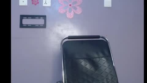 ESTHER online show from 02.18.25