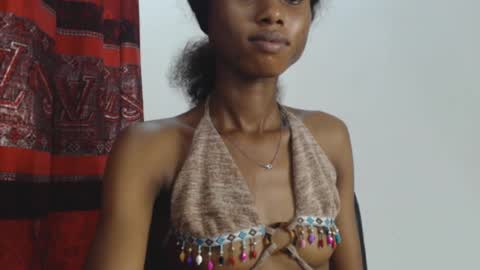 Snapshot of choco_petitqueen chatting on 12.14.24 choco_petitqueen online show from 12.14.24