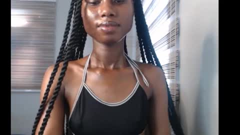 Snapshot of choco_petitqueen chatting on 11.05.25 choco_petitqueen online show from 11.05.25