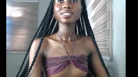 Snapshot of choco_petitqueen chatting on 11.08.25 choco_petitqueen online show from 11.08.25