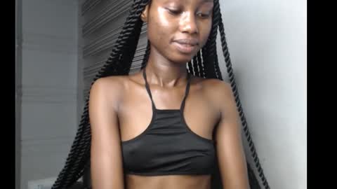 Snapshot of choco_petitqueen chatting on 11.10.25 choco_petitqueen online show from 11.10.25