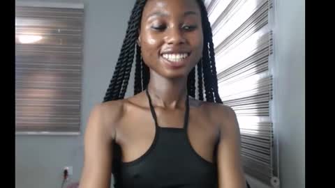 Snapshot of choco_petitqueen chatting on 11.12.25 choco_petitqueen online show from 11.12.25