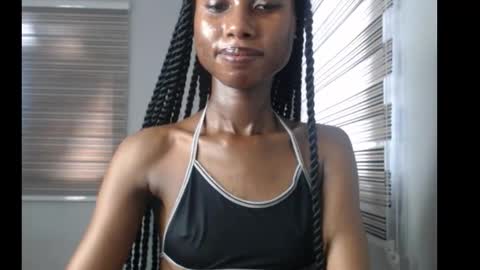 Snapshot of choco_petitqueen chatting on 11.14.25 choco_petitqueen online show from 11.14.25