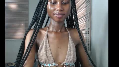 Snapshot of choco_petitqueen chatting on 11.19.25 choco_petitqueen online show from 11.19.25