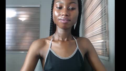 Snapshot of choco_petitqueen chatting on 11.22.25 choco_petitqueen online show from 11.22.25