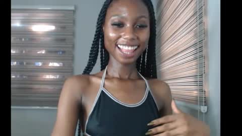 Snapshot of choco_petitqueen chatting on 11.23.25 choco_petitqueen online show from 11.23.25