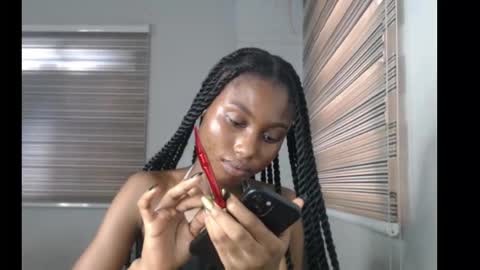 Snapshot of choco_petitqueen chatting on 11.27.25 choco_petitqueen online show from 11.27.25