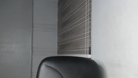 Snapshot of choco_petitqueen chatting on 12.15.25 choco_petitqueen online show from 12.15.25