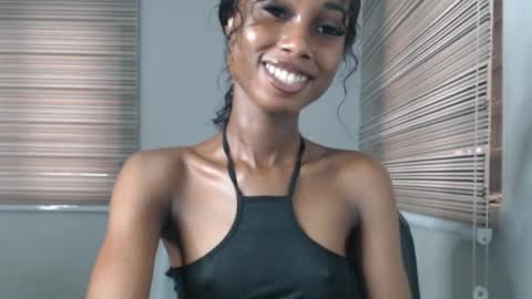 Snapshot of choco_petitqueen chatting on 12.16.25 choco_petitqueen online show from 12.16.25