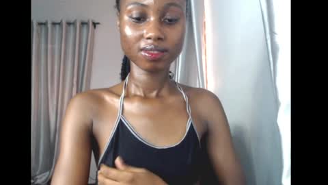 Snapshot of choco_petitqueen chatting on 03.27.26 choco_petitqueen online show from 03.27.26