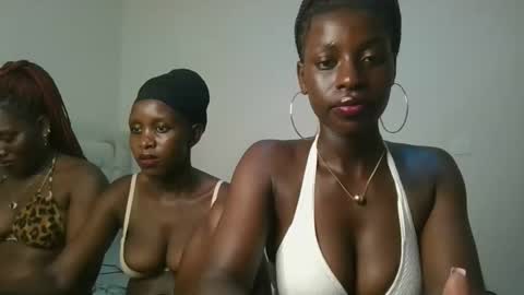 Snapshot of chocolate_iva chatting on 10.16.25 Iva online show from 10.16.25