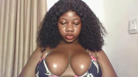 Snapshot of chocolateassgirl61 chatting on 11.20.25 chocolateassgirl61 online show from 11.20.25