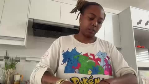 Snapshot of chocolatecakequeen chatting on 10.27.25 ChocolateCakeQueen online show from 10.27.25