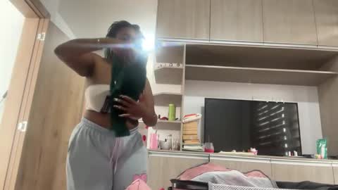 Snapshot of chocolatecakequeen chatting on 11.13.25 ChocolateCakeQueen online show from 11.13.25