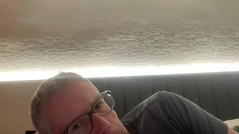 Snapshot of choupipat1 chatting on 10.21.25 choupipat1 online show from 10.21.25