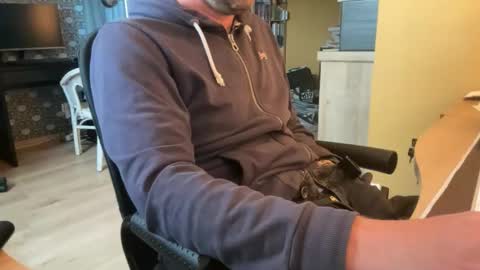 Snapshot of chris13abcd chatting on 11.20.25 chris13abcd online show from 11.20.25