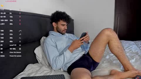 Snapshot of chrisandrew_ chatting on 01.22.25 Im Chirs IM MODEL INDEPENDT online show from 01.22.25