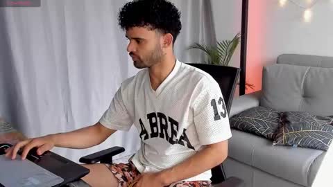 Snapshot of chrisandrew_ chatting on 02.26.25 Im Chirs IM MODEL INDEPENDT online show from 02.26.25