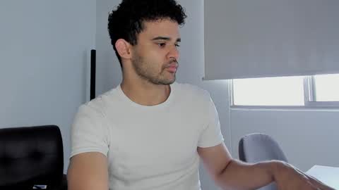Snapshot of chrisandrew_ chatting on 10.20.25 Im Chirs IM MODEL INDEPENDT online show from 10.20.25