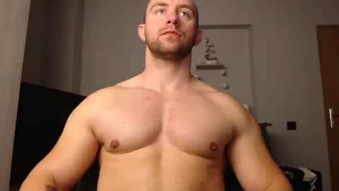 Snapshot of chrisbigbiceps chatting on 12.05.24 chrisbigbiceps online show from 12.05.24