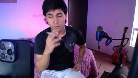 Snapshot of chriss_wg_ chatting on 10.28.25 Christian Wang online show from 10.28.25