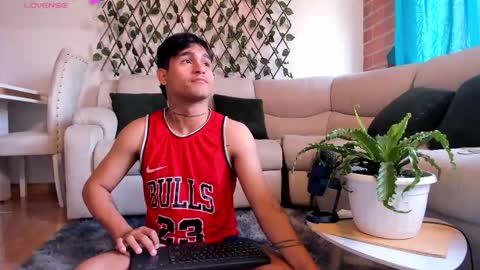 Snapshot of chriss_wg_ chatting on 12.16.25 Christian Wang online show from 12.16.25