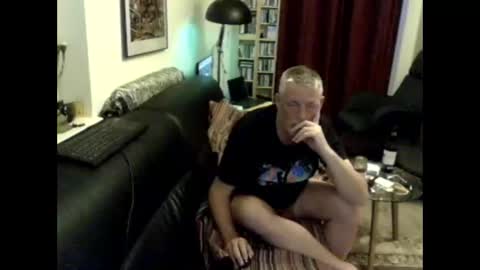 Snapshot of chrissell chatting on 12.16.25 chrissell online show from 12.16.25