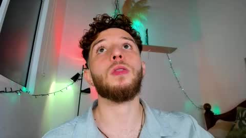 Hi dont forguet to follow me    online show from 12.18.25