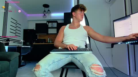 UPVOTE ME ------  ILL DO SOMETHING FOR FREE online show from 01.03.25