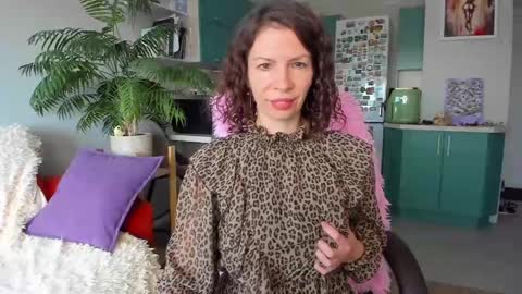 Snapshot of christina_hot chatting on 06.01.26 Chris online show from 06.01.26