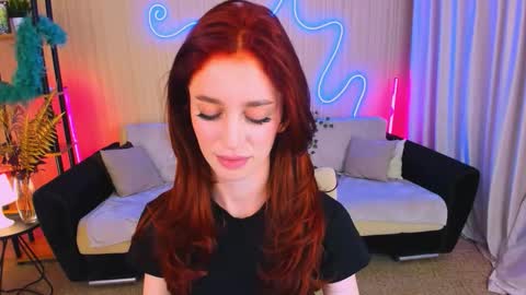 christinaconteeree online show from 10.13.25