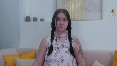 Snapshot of christinamilton chatting on 01.08.25 Christina online show from 01.08.25