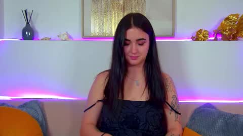 Snapshot of christinamilton chatting on 09.12.25 Christina online show from 09.12.25