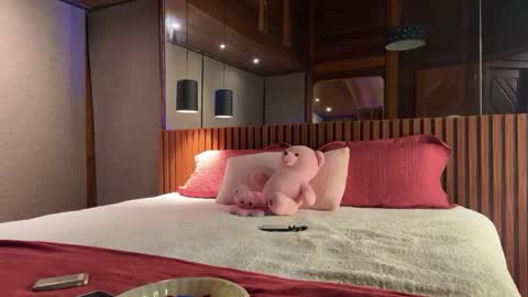 Christina Sage online show from 09.25.25