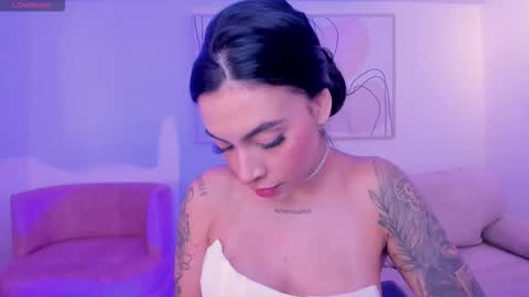 Snapshot of christineford1 chatting on 11.05.25 Christine Ford online show from 11.05.25