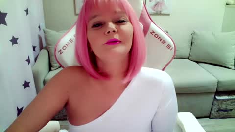 Snapshot of christirose chatting on 02.09.25 Christi online show from 02.09.25