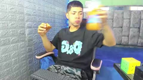 Christoper Giraldo online show from 03.12.26