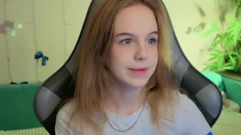 EvaBlonde TayaBrunette EliieBlack hair online show from 01.10.26