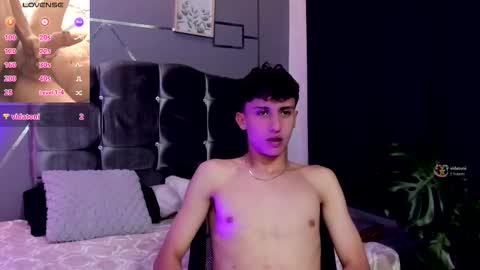 chrristopher77 online show from 12.15.25