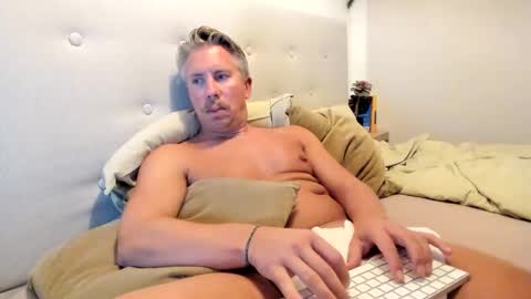 Snapshot of chrsbang chatting on 12.18.25 ChrisBang online show from 12.18.25