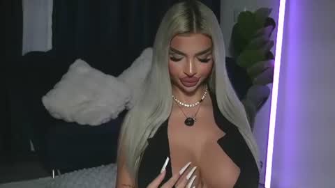 Chrystal online show from 07.04.26