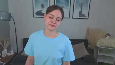 Snapshot of ciaragately chatting on 04.02.26 My name is Mia hello everyone online show from 04.02.26