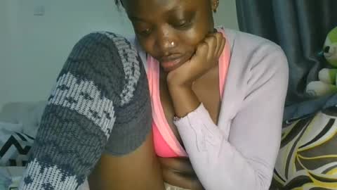 Snapshot of cilia_petite chatting on 06.19.26 cilia petite online show from 06.19.26