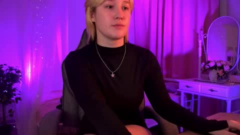 Snapshot of cinbellamy chatting on 10.29.25 Cin Bellamy online show from 10.29.25