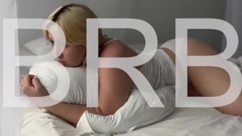 Snapshot of cinbellamy chatting on 11.03.25 Cin Bellamy online show from 11.03.25