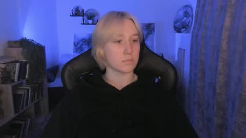 Snapshot of cinbellamy chatting on 12.01.25 Cin Bellamy online show from 12.01.25