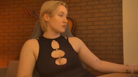 Snapshot of cinbellamy chatting on 02.15.26 Cin Bellamy online show from 02.15.26