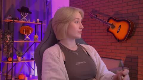 Snapshot of cinbellamy chatting on 03.15.26 Cin Bellamy online show from 03.15.26