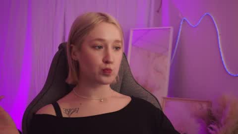 Snapshot of cinbellamy chatting on 04.06.26 Cin Bellamy online show from 04.06.26